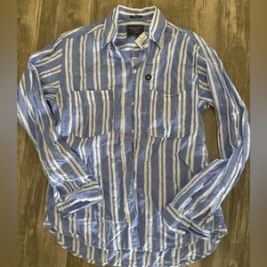 Abercrombie Lightweight Boyfriend Button Down Shirt Size XS NWT